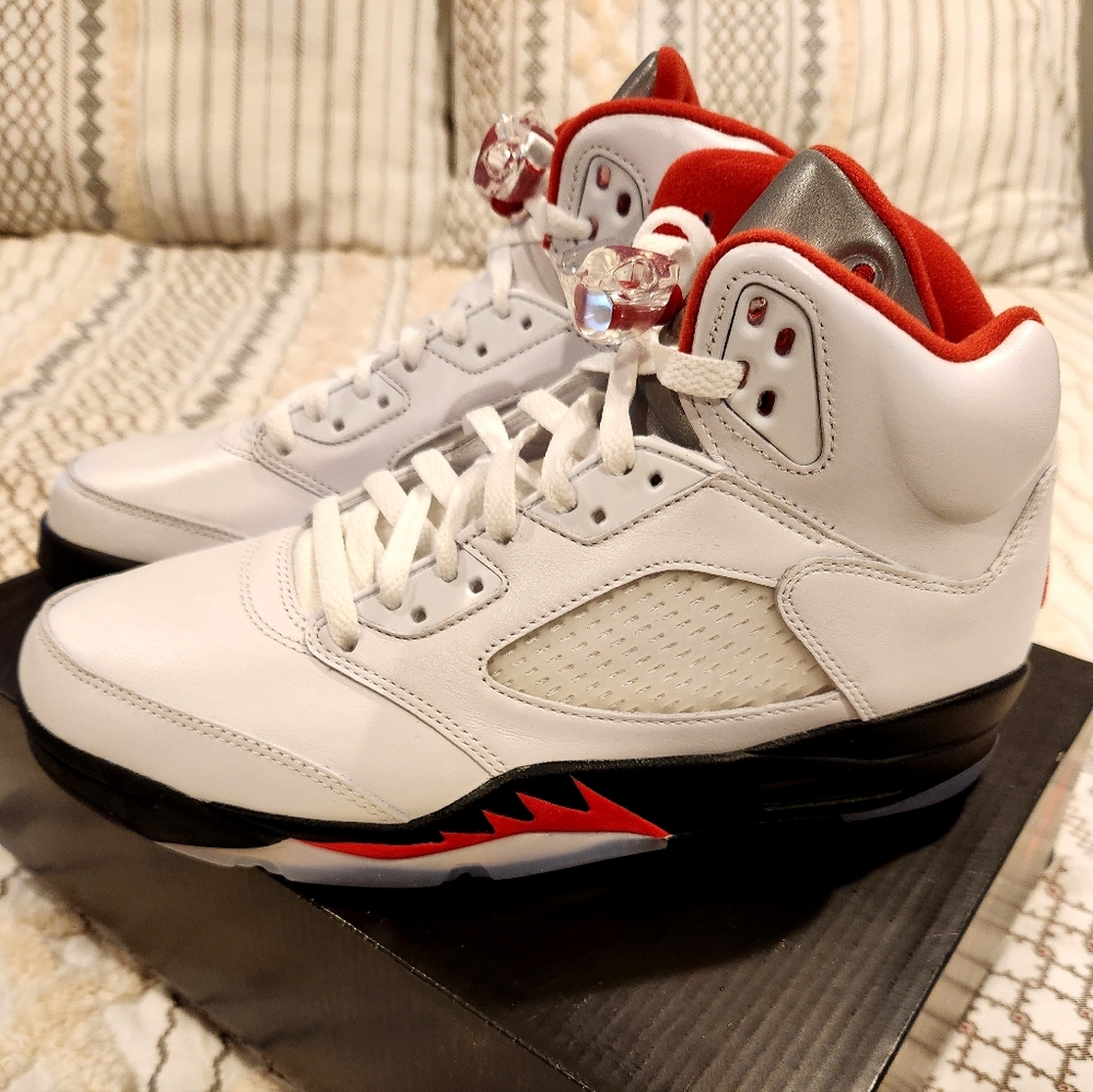 Air Jordan 5 Retro Mens Sneakers Size 9